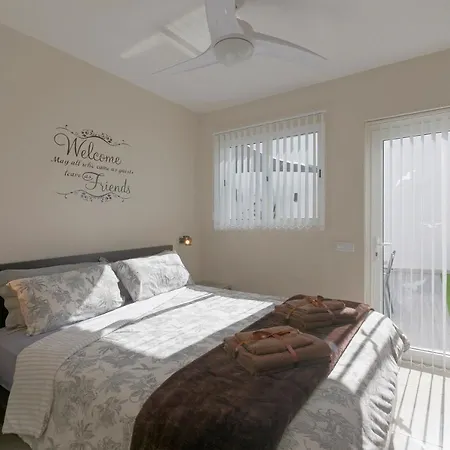 Stunning Within Nr Cristianos Apartman *